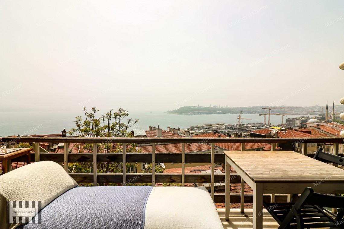 3+1 Rental Flat with Balcony and Bosphorus View in Cihangir