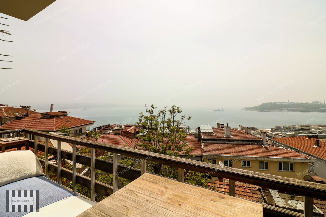 3+1 Rental Flat with Balcony and Bosphorus View in Cihangir
