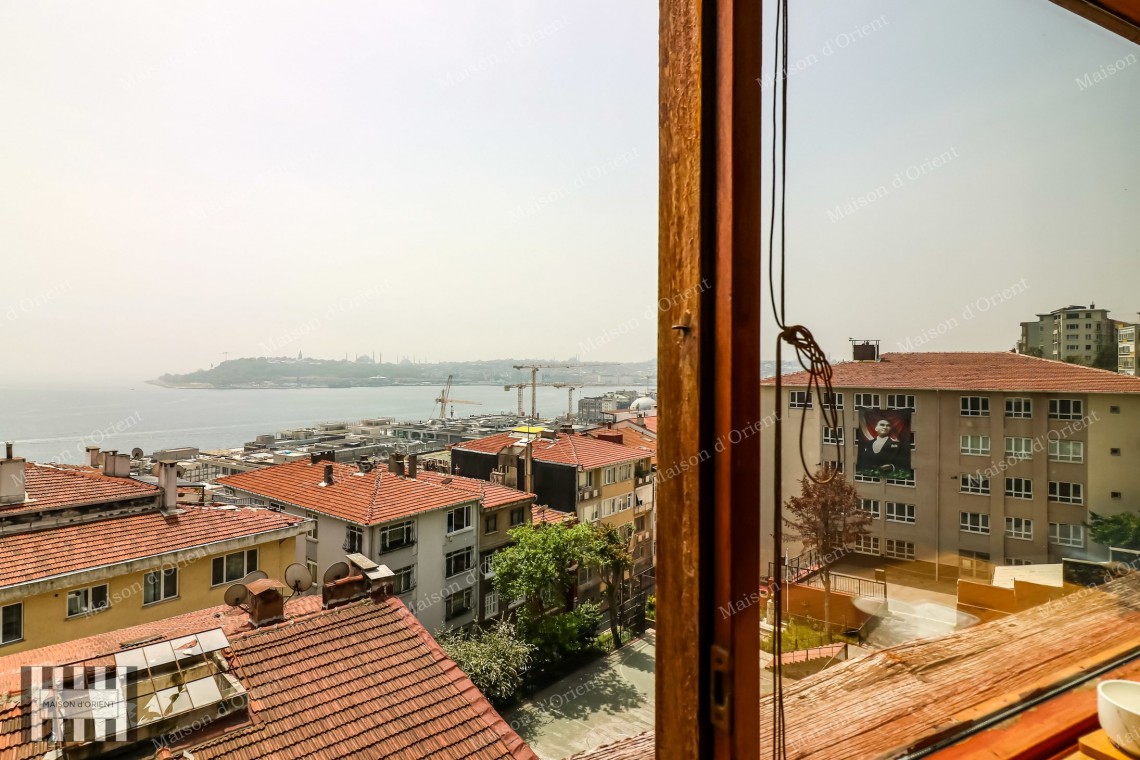 3+1 Rental Flat with Balcony and Bosphorus View in Cihangir