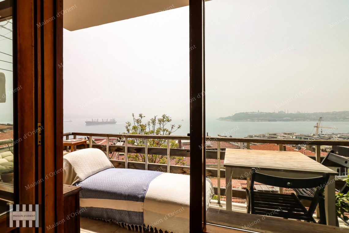 3+1 Rental Flat with Balcony and Bosphorus View in Cihangir