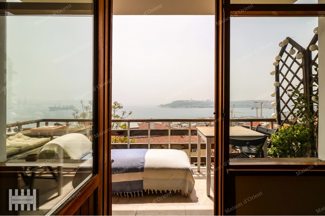 3+1 Rental Flat with Balcony and Bosphorus View in Cihangir