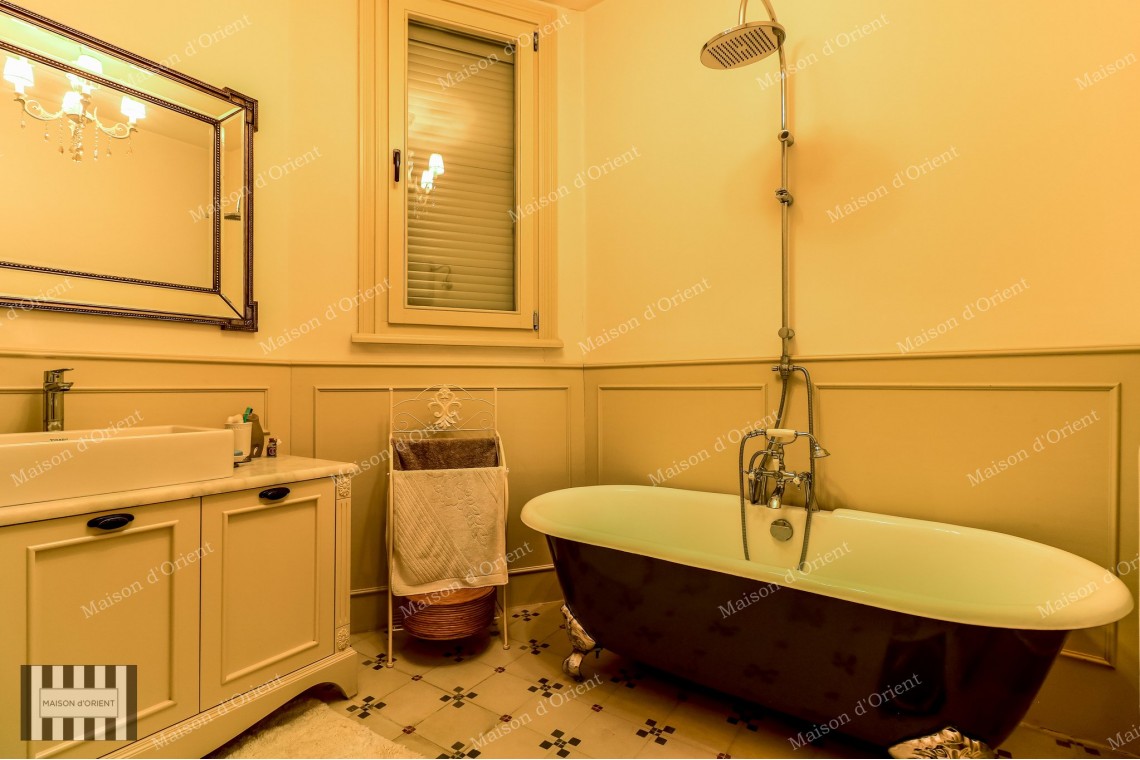 Flat for Rent in Historical Gravier Building