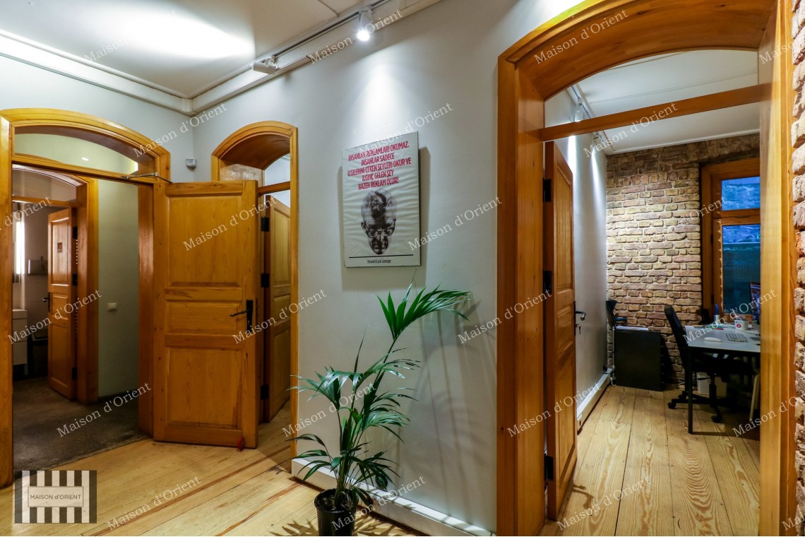 Flat for Rent with Private Garden and Detached House