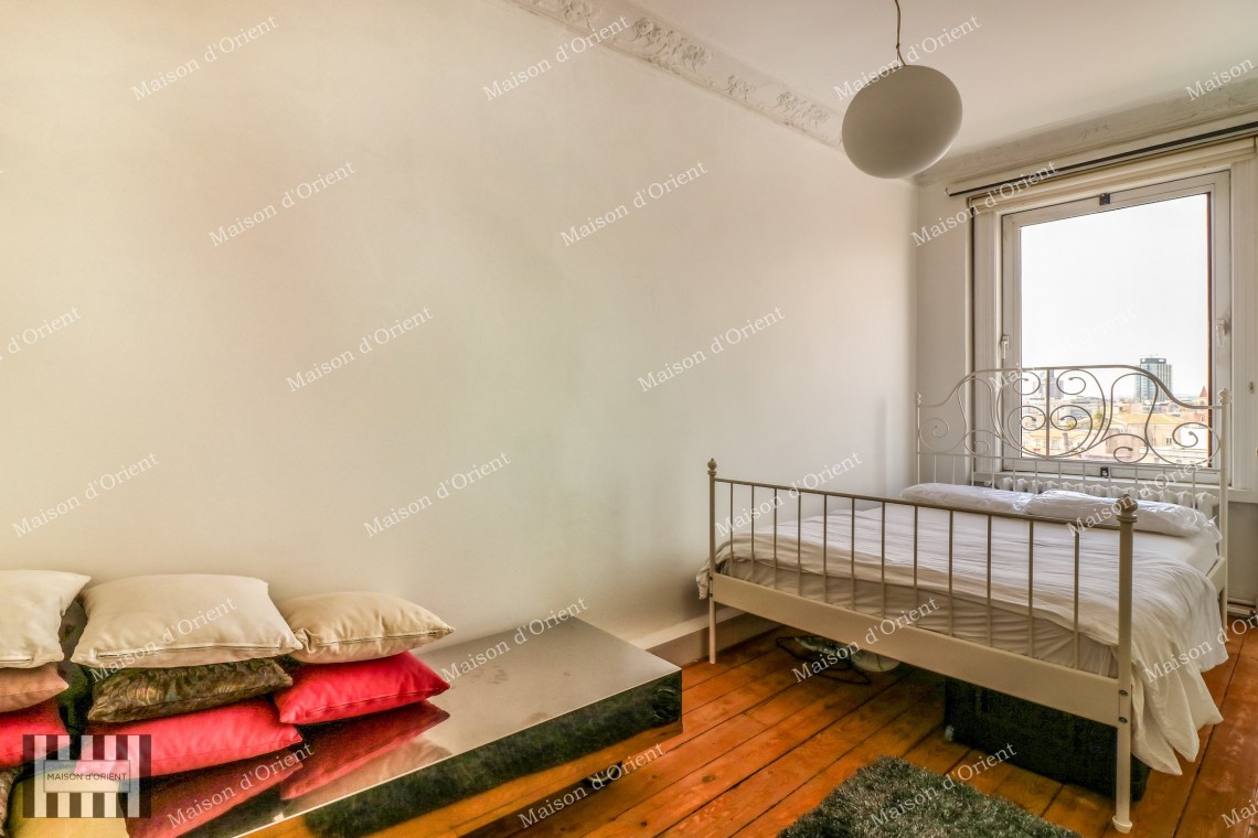 Flat for Sale with View in Historical Mavrodi Building