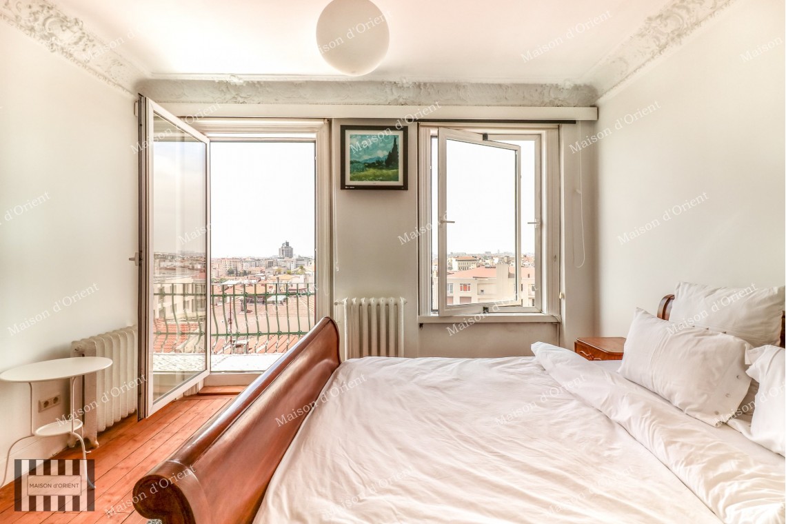 Flat for Sale with View in Historical Mavrodi Building