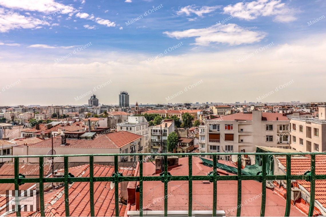 Flat for Sale with View in Historical Mavrodi Building