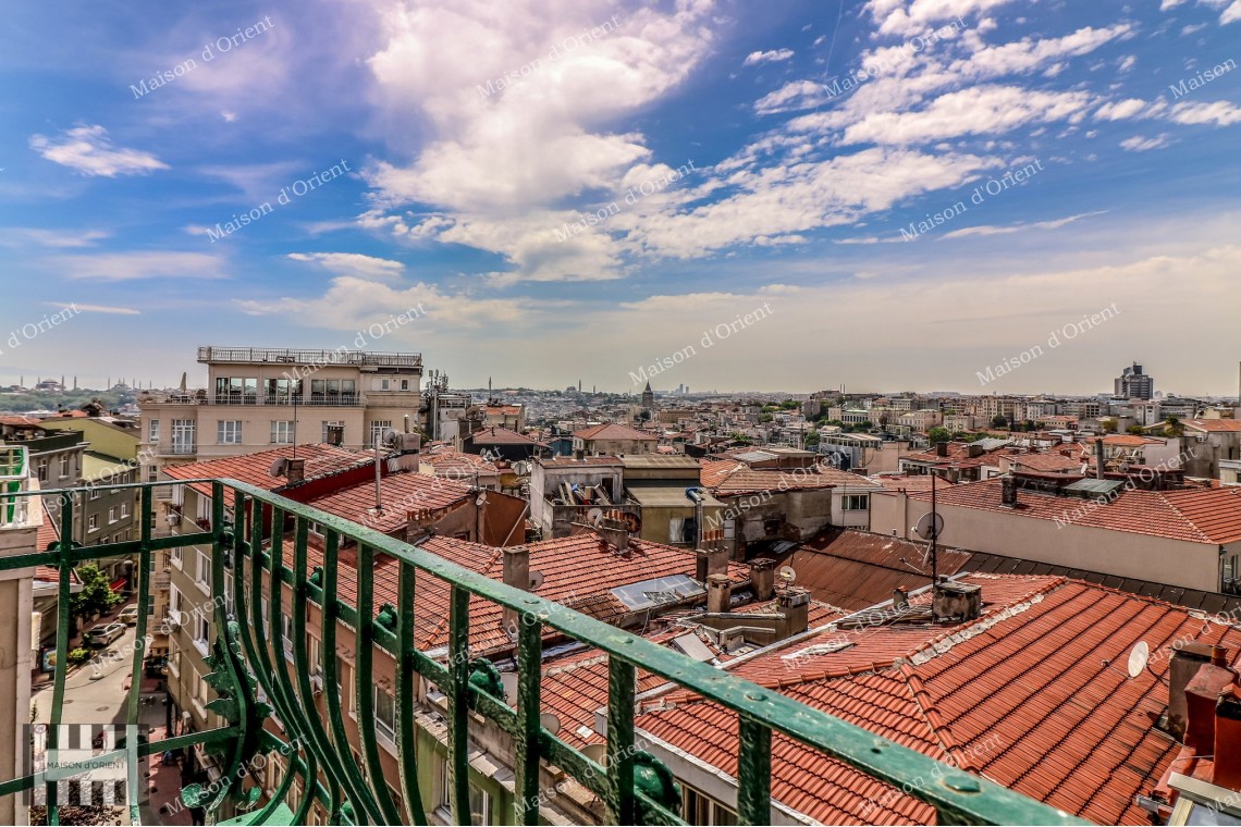 Flat for Sale with View in Historical Mavrodi Building