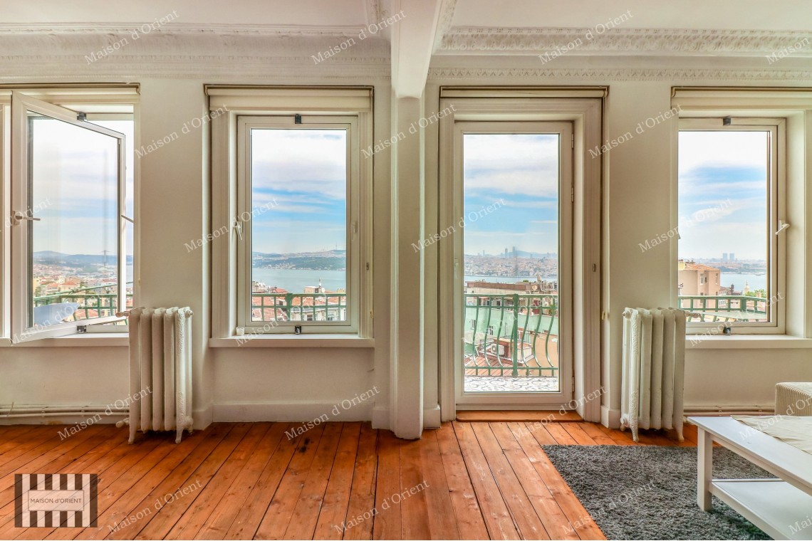 Flat for Sale with View in Historical Mavrodi Building