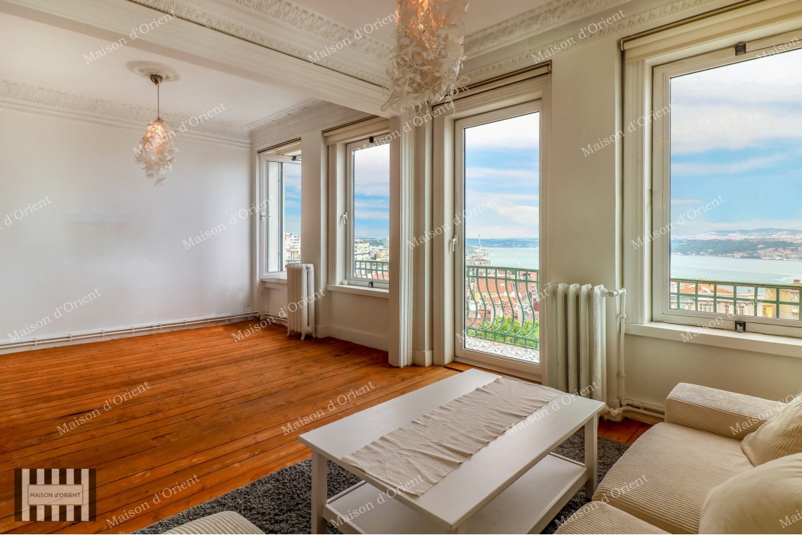 Flat for Sale with View in Historical Mavrodi Building