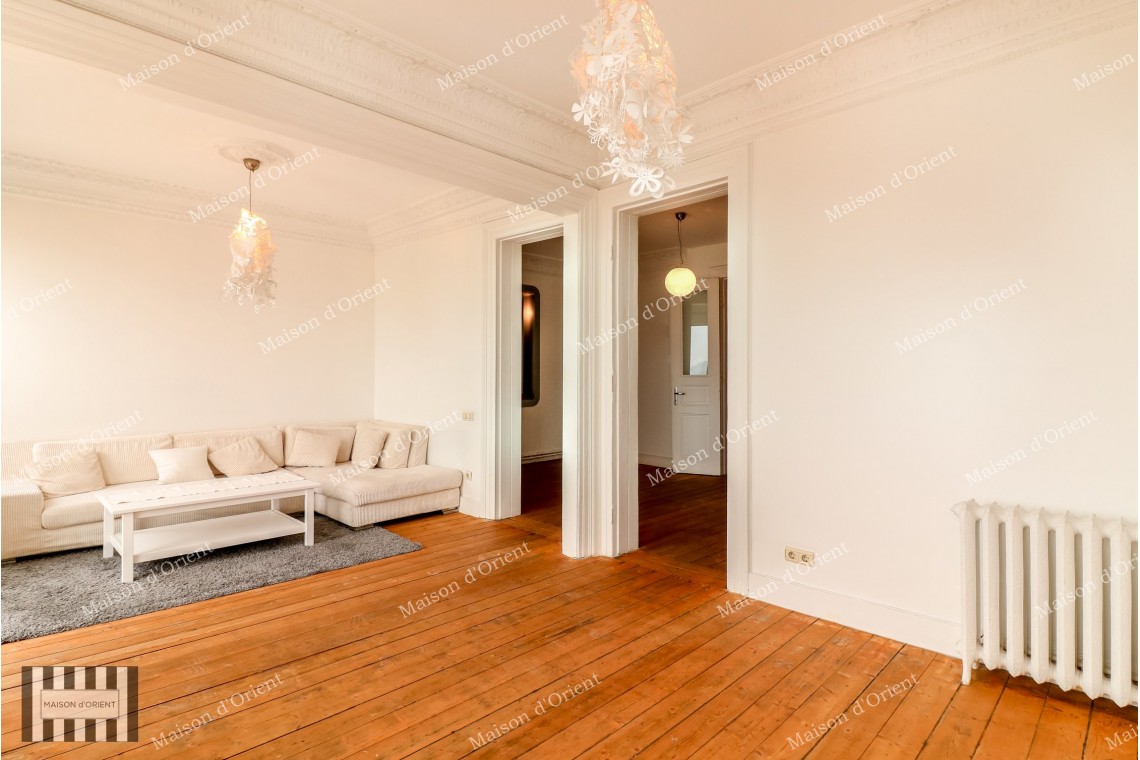 Flat for Rent in Historical Mavrodi Building