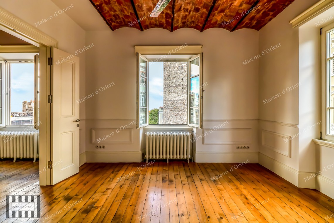 Fully Renovated 1+1 Flat for Rent in Galata Tower Square
