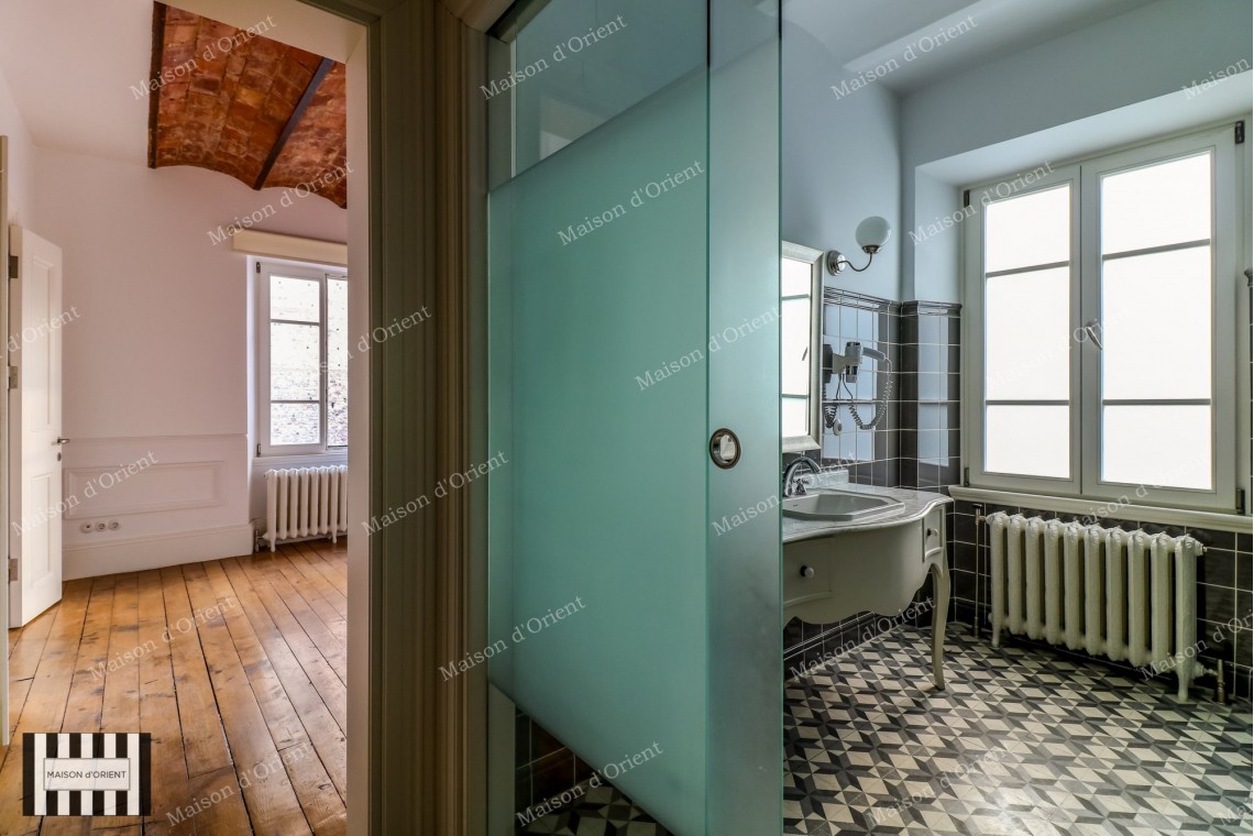 Fully Renovated 1+1 Flat for Rent in Galata Tower Square