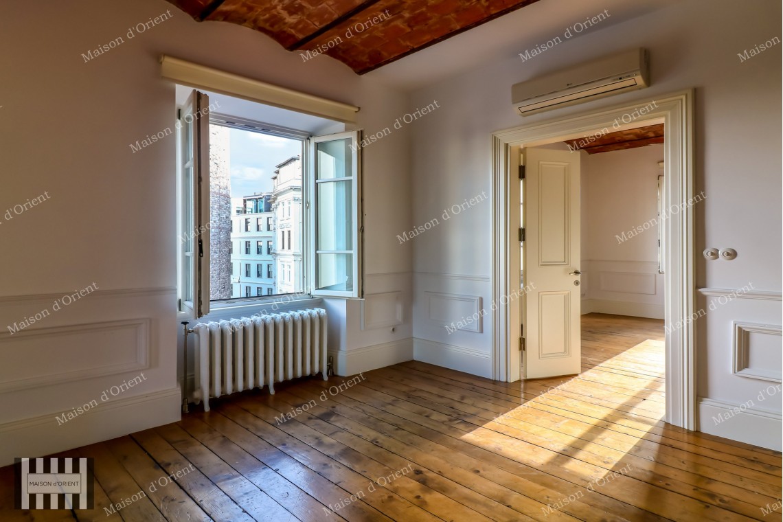 Fully Renovated 1+1 Flat for Rent in Galata Tower Square