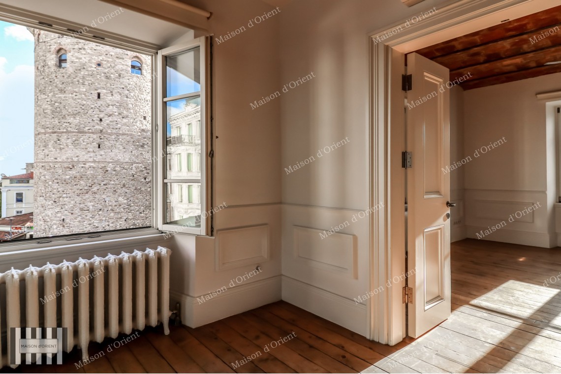 Fully Renovated 1+1 Flat for Rent in Galata Tower Square