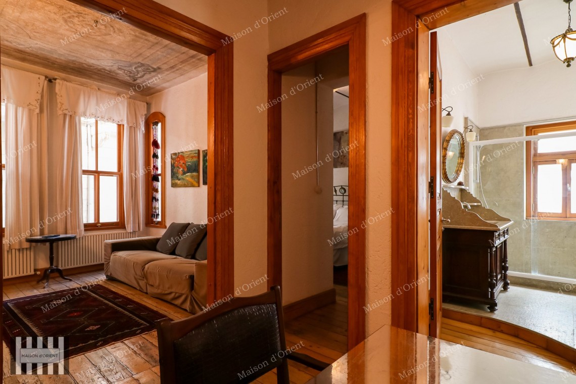 3+2 Rental Flat in Historical Petraki Building, Galata