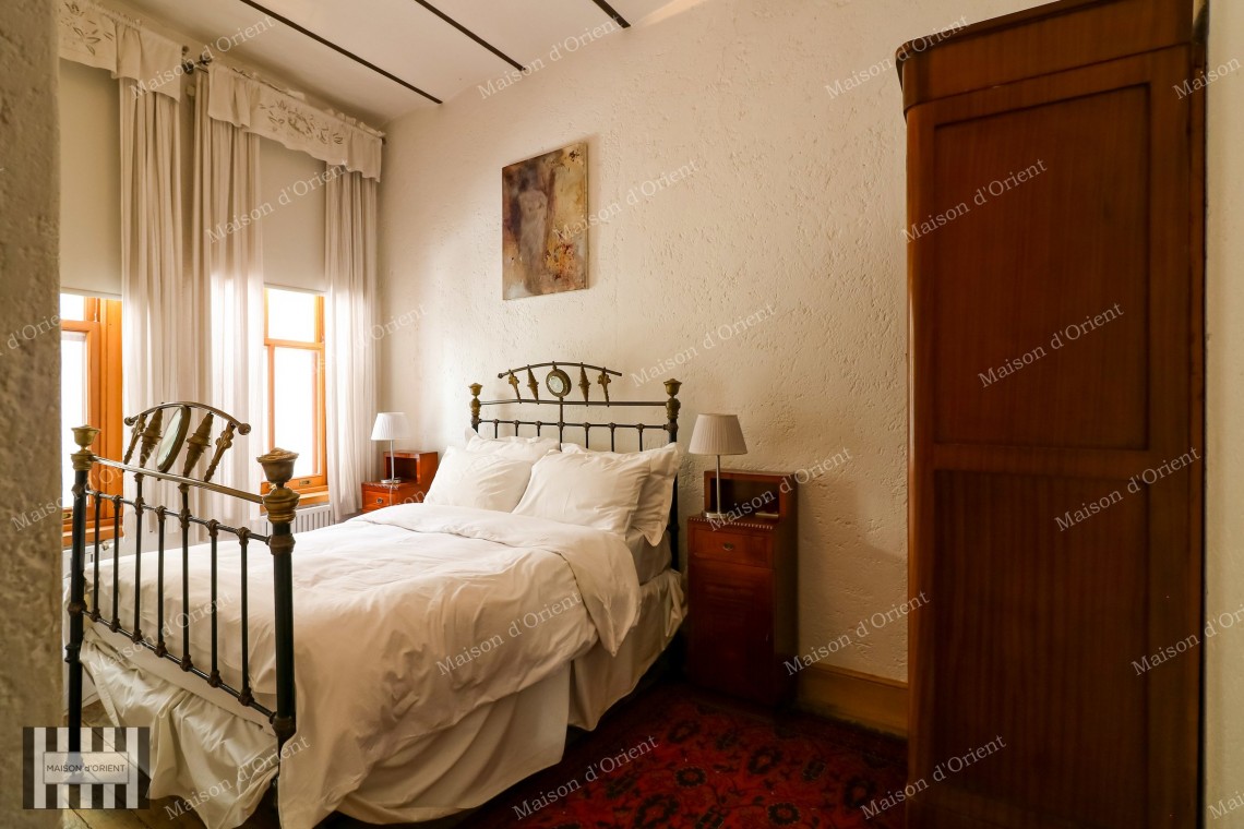 3+2 Rental Flat in Historical Petraki Building, Galata