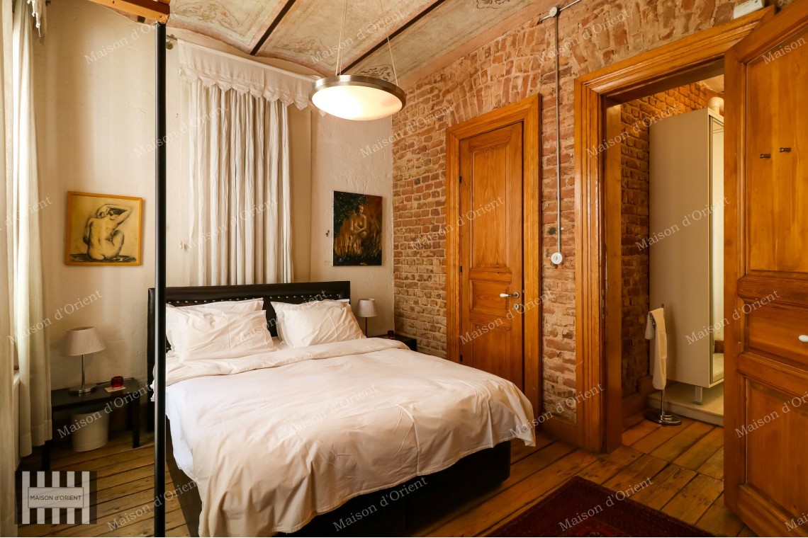 3+2 Rental Flat in Historical Petraki Building, Galata