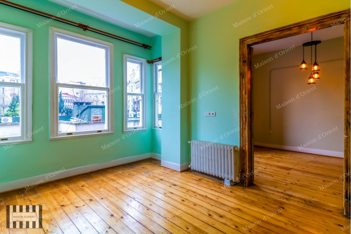 Historical 2+1 Flat with View for Rent in Galata