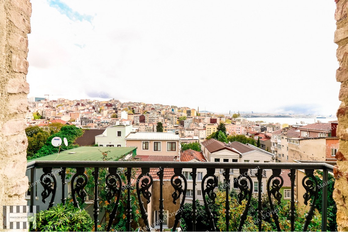 100sqm Renovated Flat for Rent in Galata