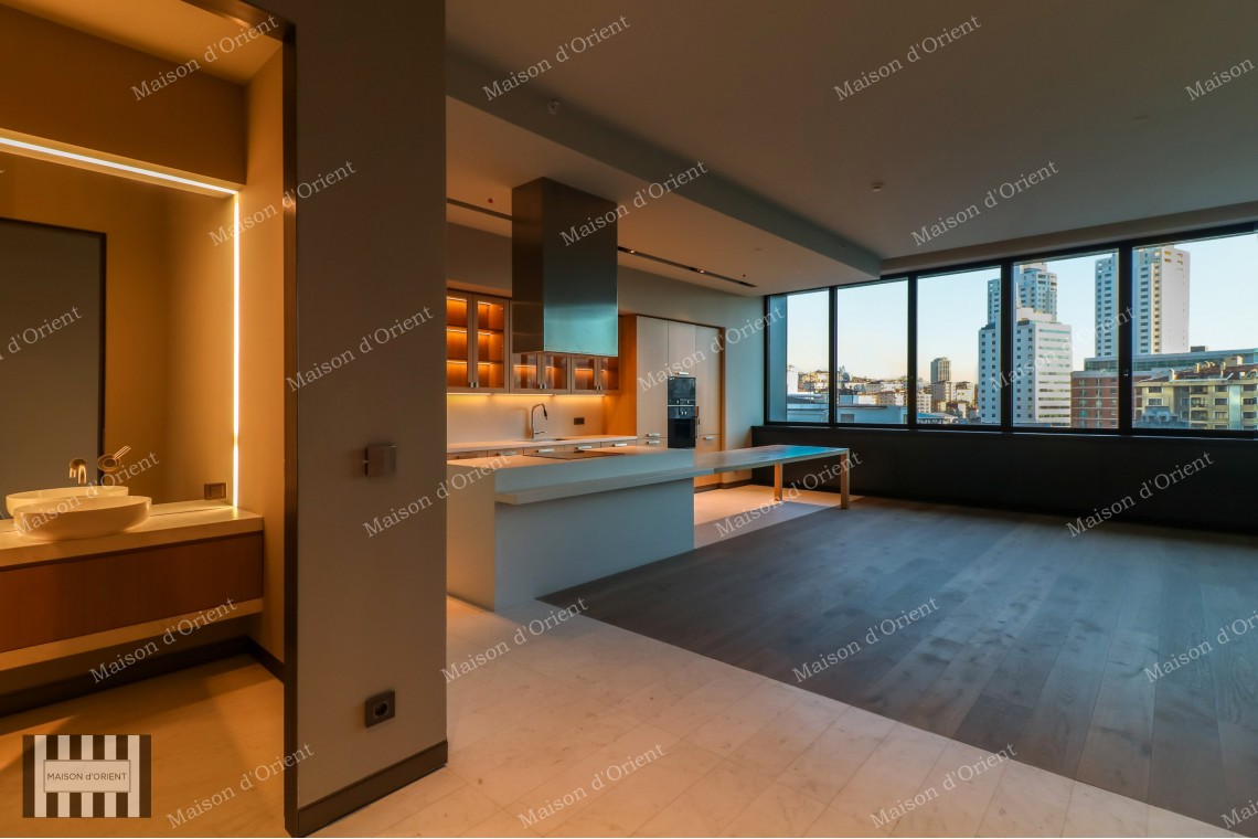 High Ceiling 2+1 Residence with City View for Sale in Nisantasi
