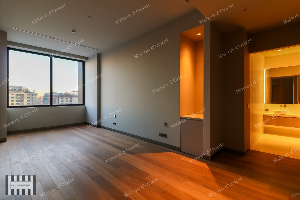 High Ceiling 2+1 Residence with City View for Sale in Nisantasi