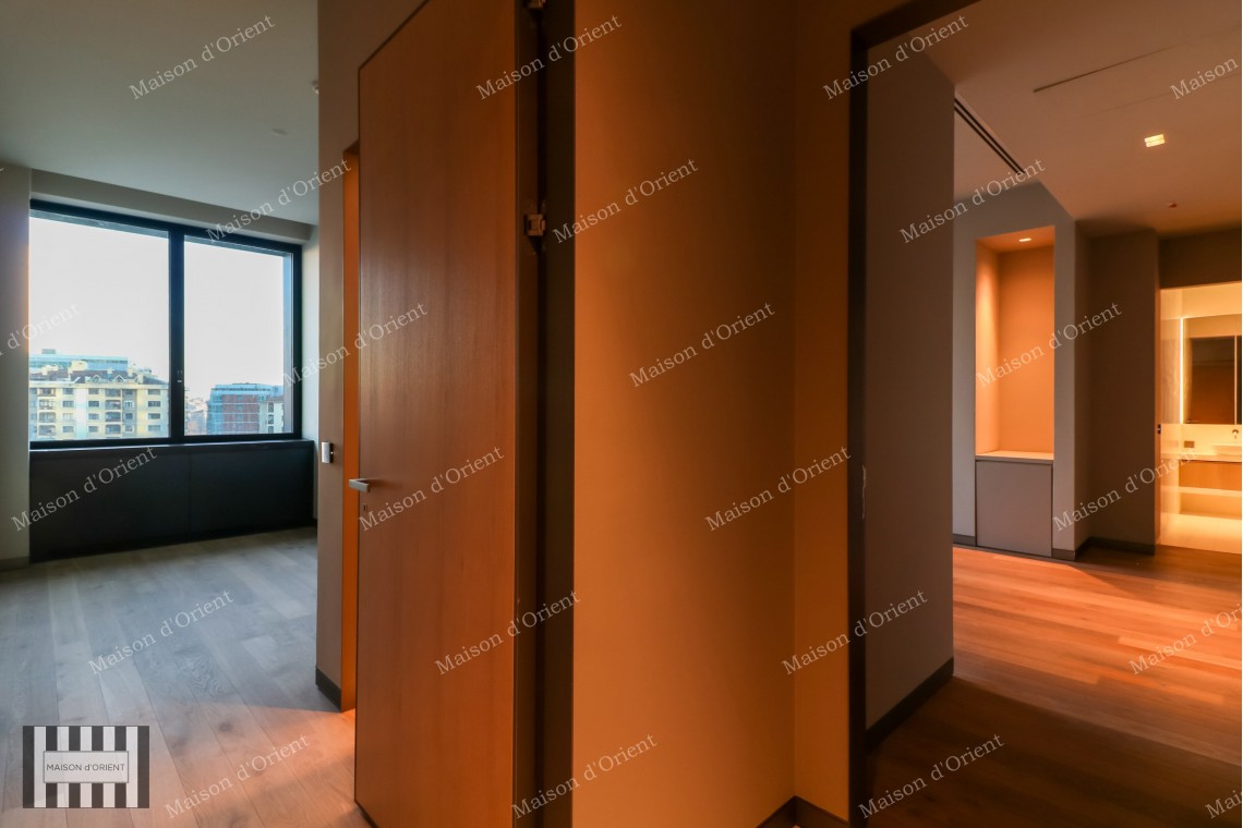 High Ceiling 2+1 Residence with City View for Sale in Nisantasi
