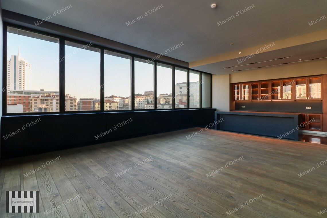 High Ceiling 2+1 Residence with City View for Sale in Nisantasi