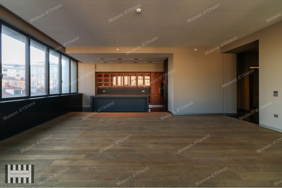 High Ceiling 2+1 Residence with City View for Sale in Nisantasi