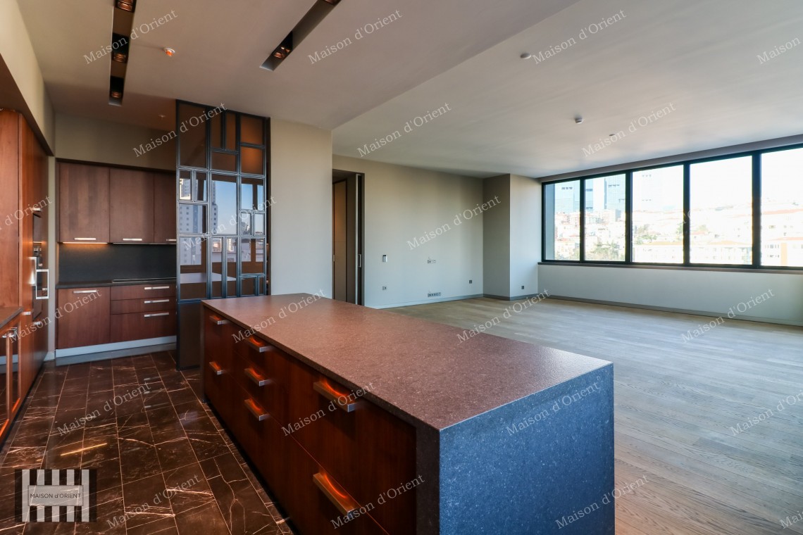 High Ceiling 2+1 Residence with City View for Sale in Nisantasi