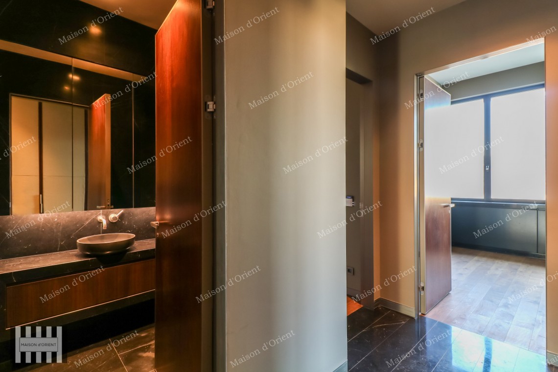 High Ceiling 2+1 Residence with City View for Sale in Nisantasi