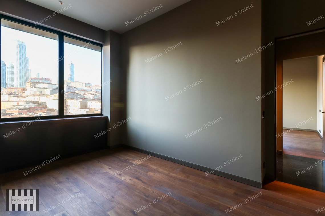 High Ceiling 2+1 Residence with City View for Sale in Nisantasi