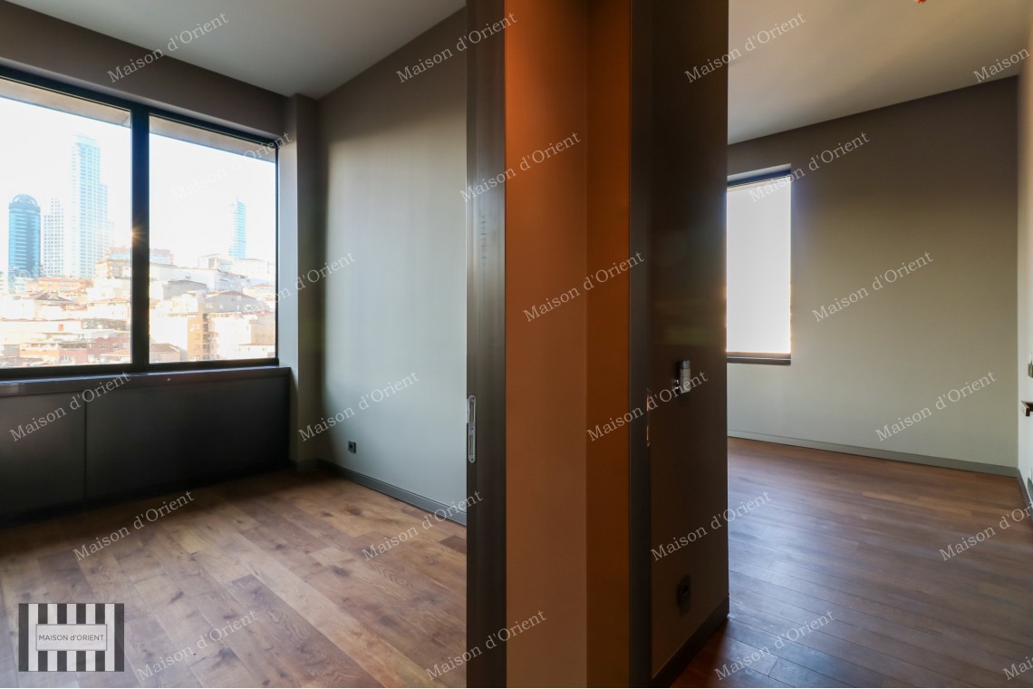 High Ceiling 2+1 Residence with City View for Sale in Nisantasi
