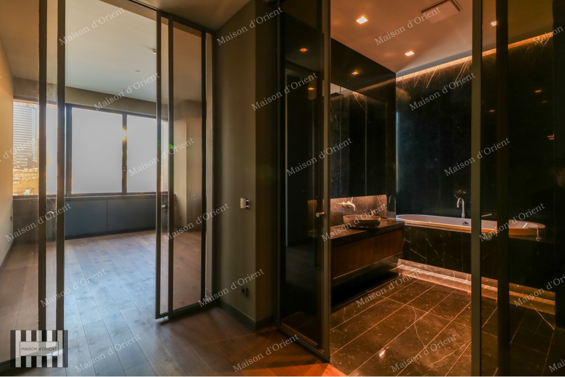 High Ceiling 2+1 Residence with City View for Sale in Nisantasi