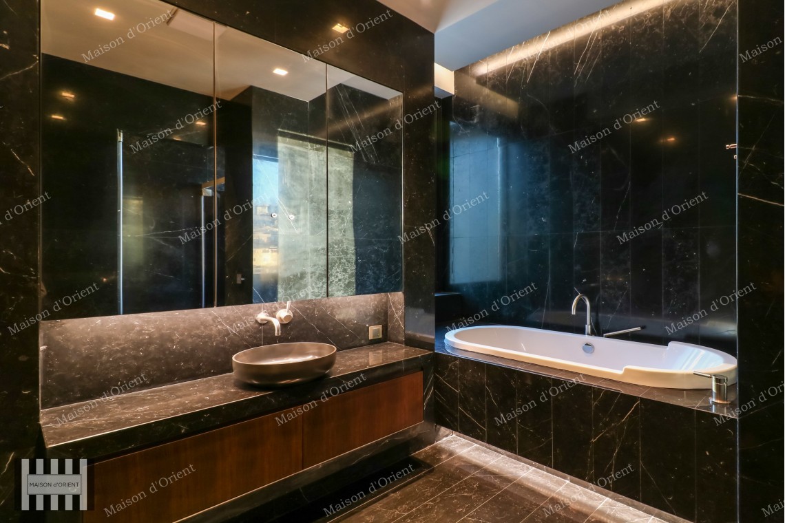 High Ceiling 2+1 Residence with City View for Sale in Nisantasi
