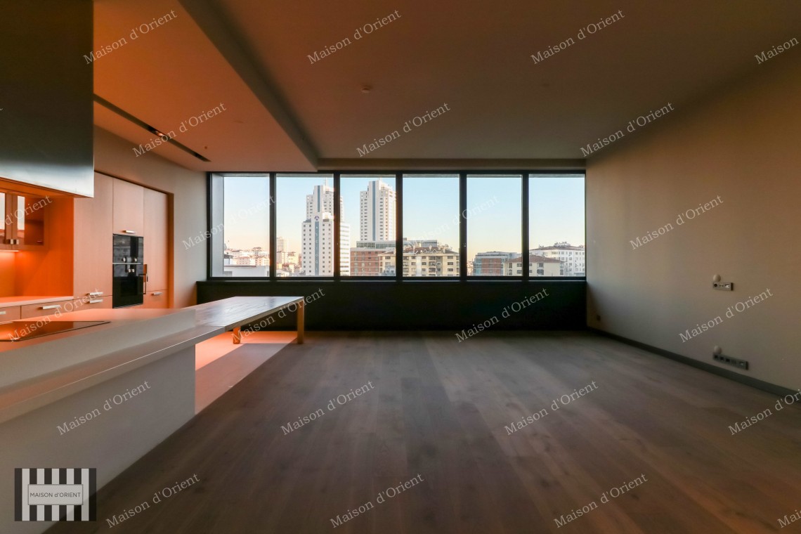 High Ceiling 2+1 Residence with City View for Sale in Nisantasi