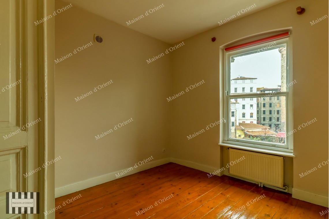 Flat with Bosphorus View for Sale in Galata