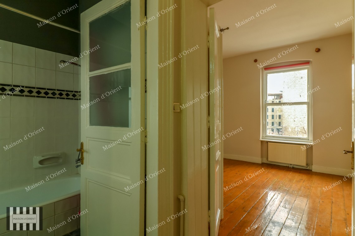 Flat with Bosphorus View for Sale in Galata