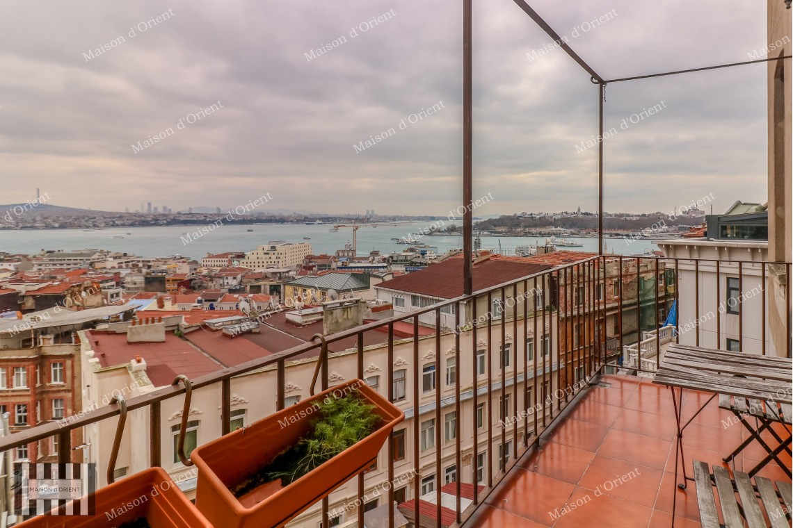 Flat with Bosphorus View for Sale in Galata
