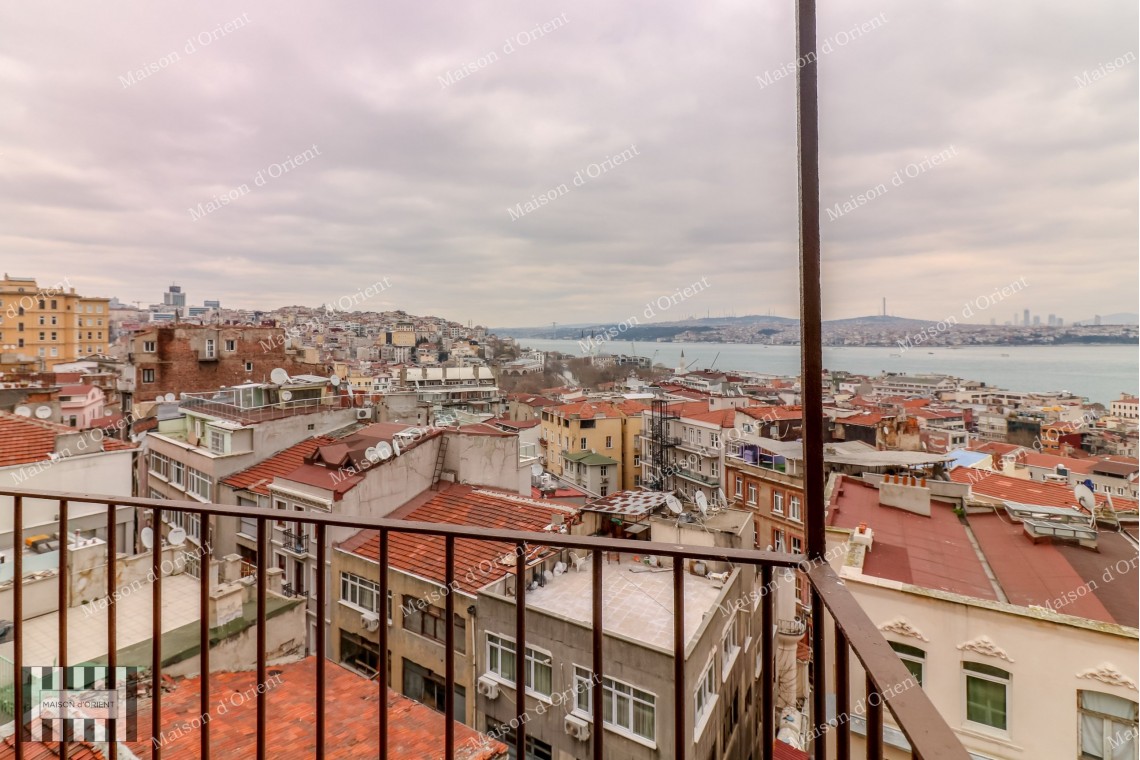 Flat with Bosphorus View for Sale in Galata