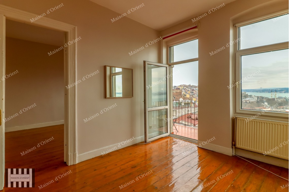 Flat with Bosphorus View for Sale in Galata