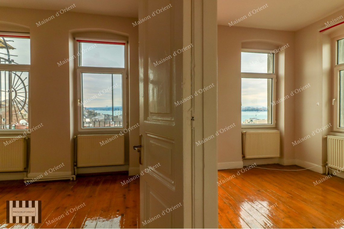 Flat with Bosphorus View for Sale in Galata