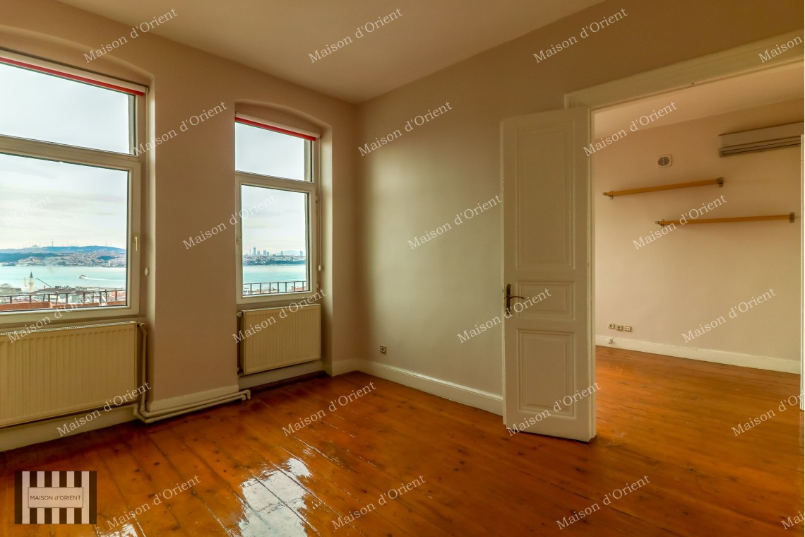 Flat with Bosphorus View for Sale in Galata