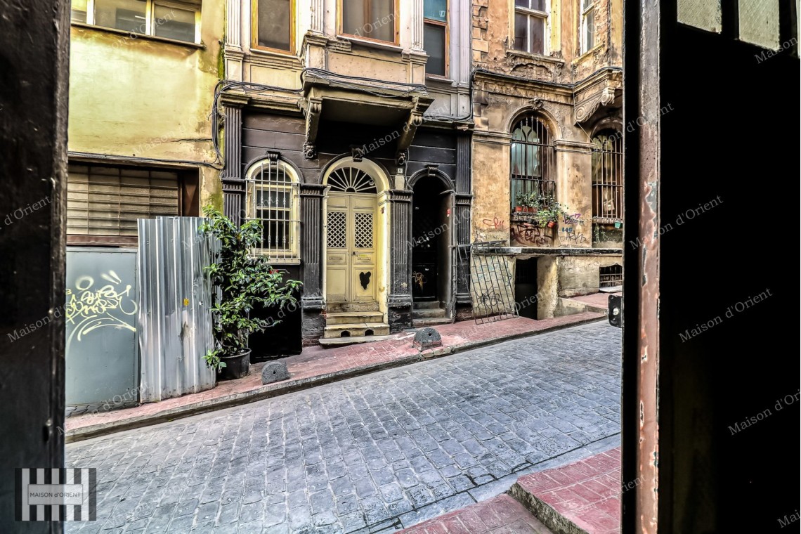 270sqm Office for Rent with Private Garden