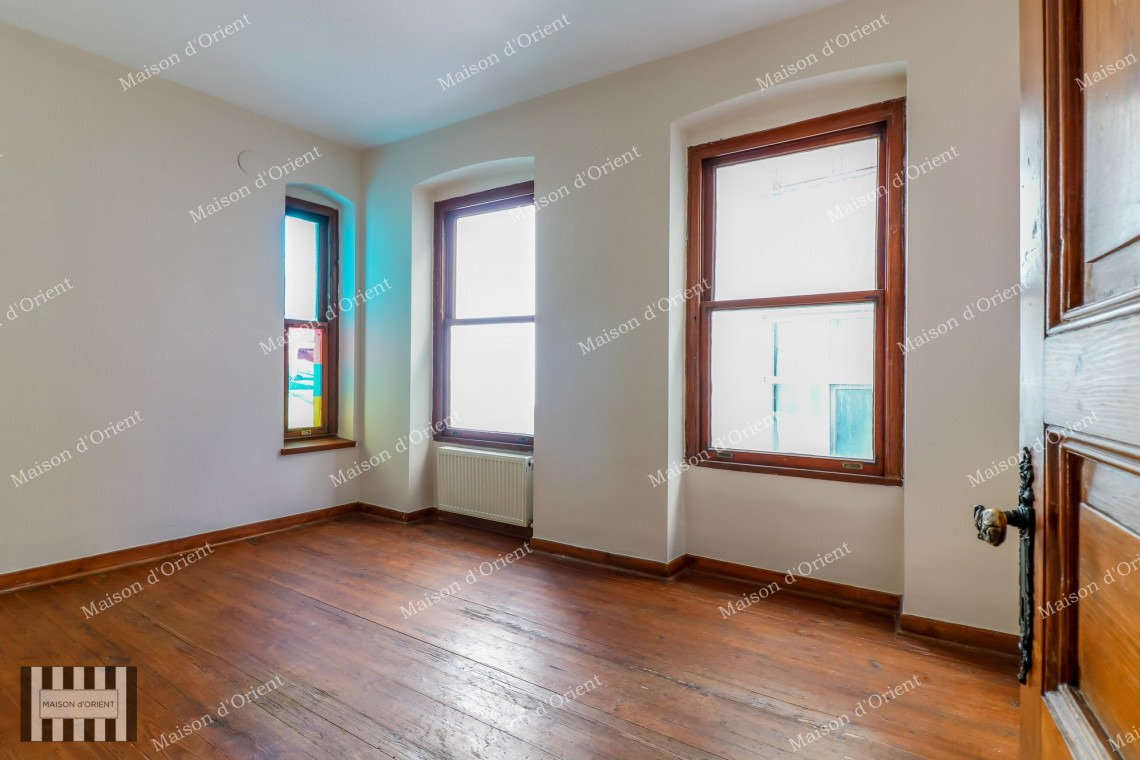2+1 Flat for Rent in Historical Building