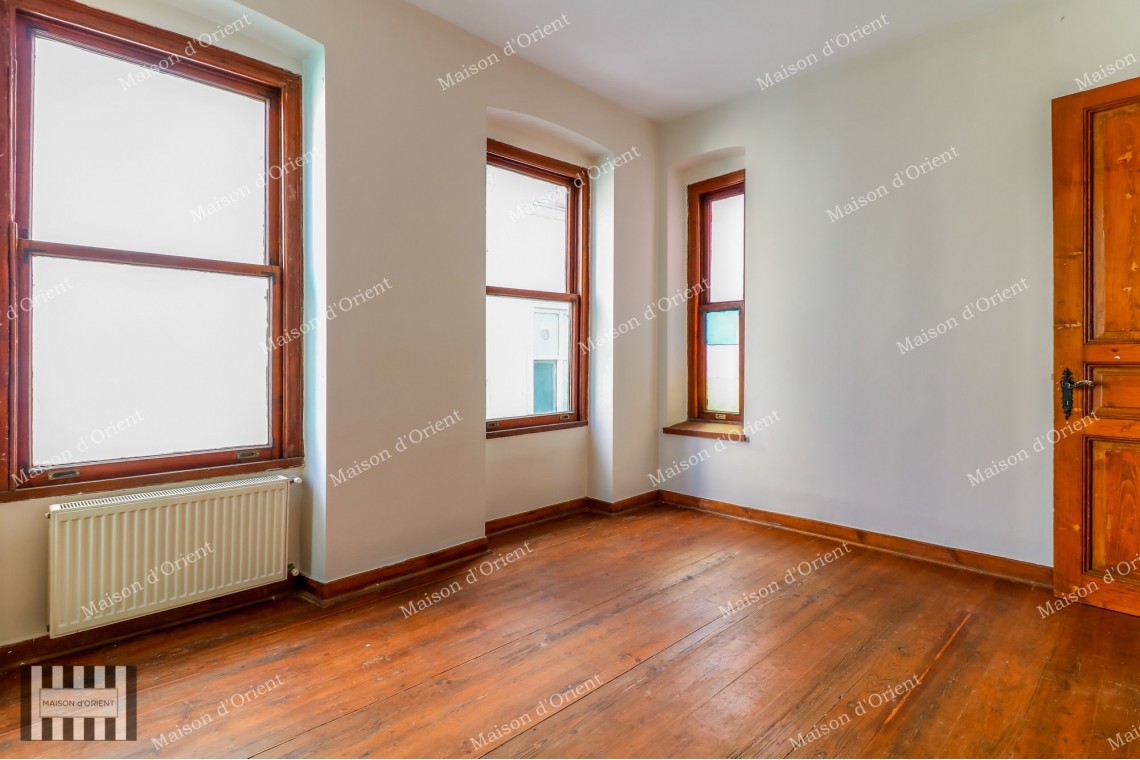 2+1 Flat for Rent in Historical Building