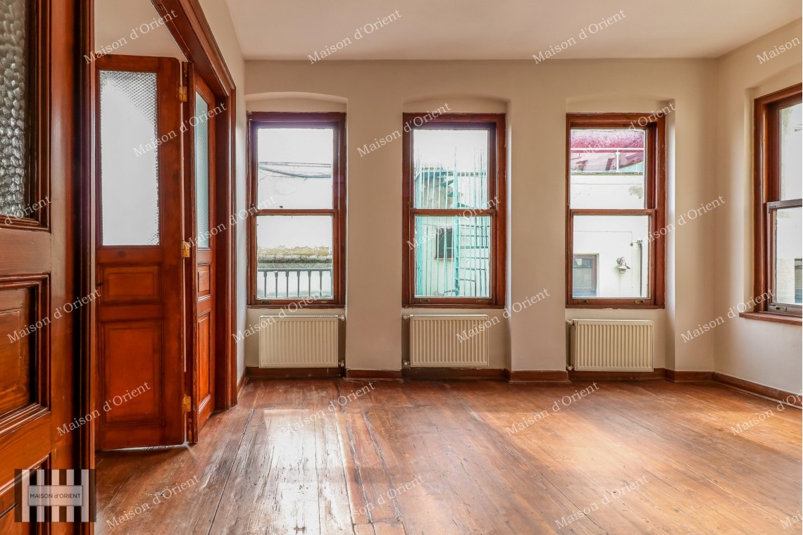 2+1 Flat for Rent in Historical Building