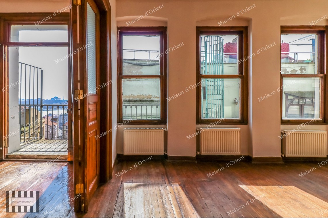 2+1 Flat for Rent in Historical Building