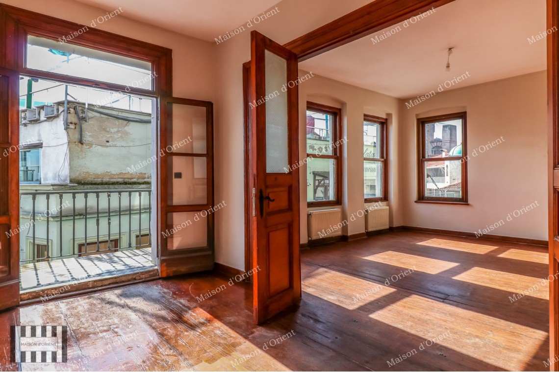 2+1 Flat for Rent in Historical Building