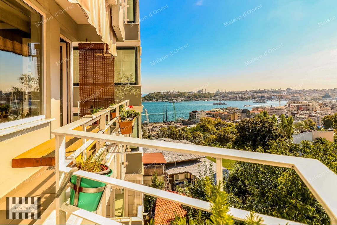 Renovated 135sqm Flat with View for Sale in Cihangir