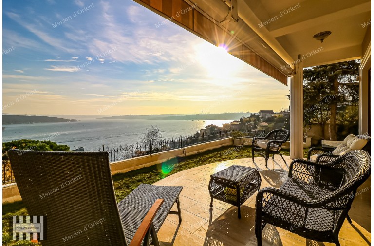 Triplex Villa for Sale with Garden and Bosphorus View in Sarıyer